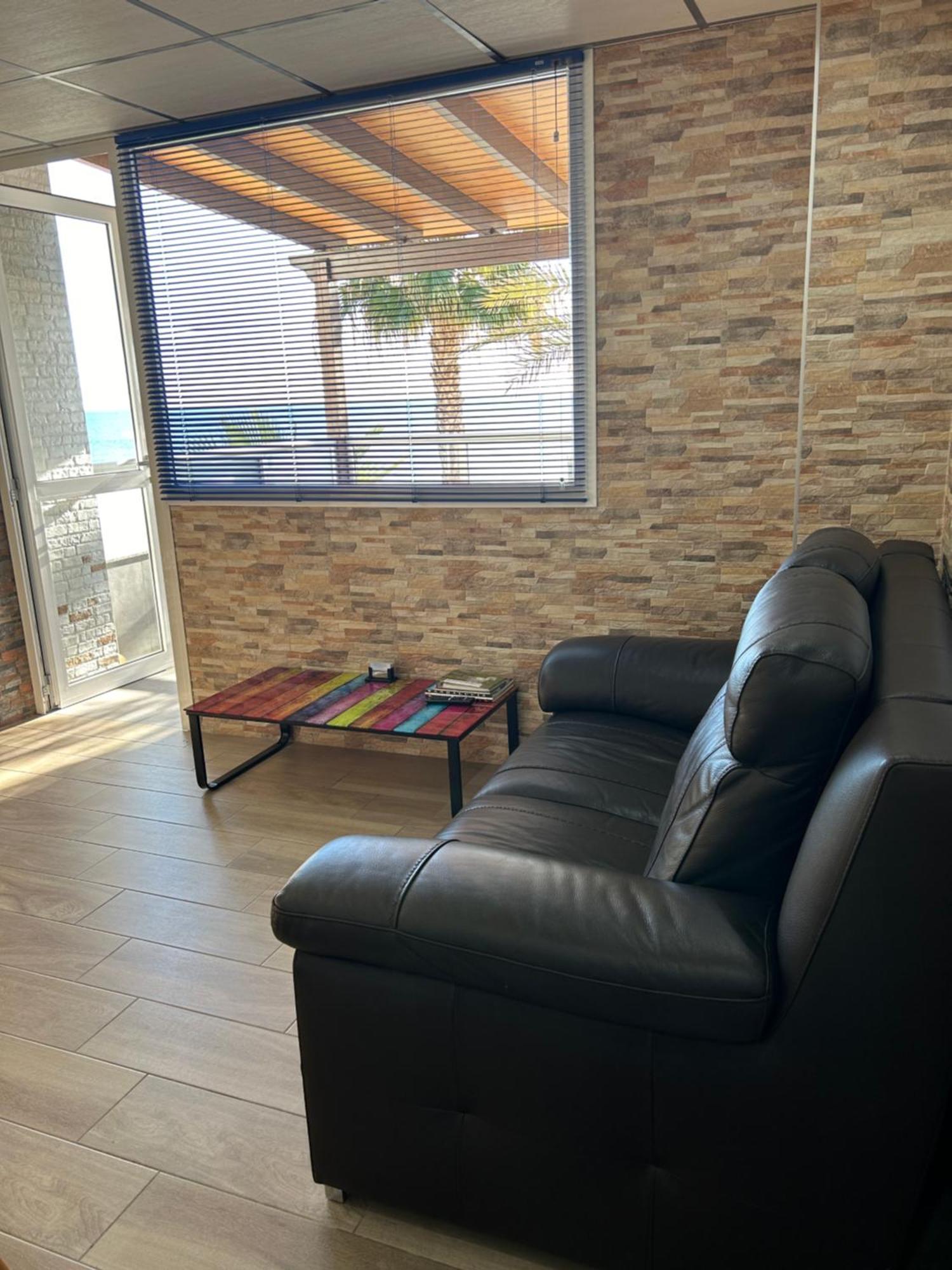 Apartment Stunning Location! 15m To *